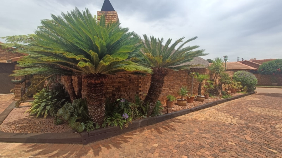 3 Bedroom Property for Sale in Clubview Gauteng