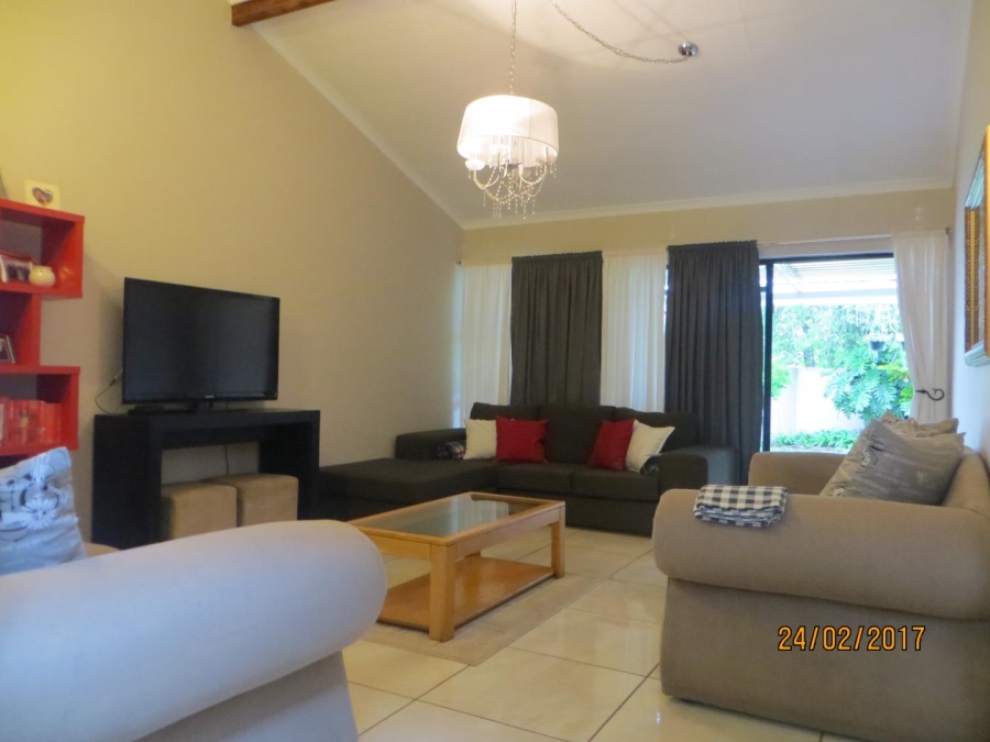 To Let 3 Bedroom Property for Rent in Die Hoewes Gauteng