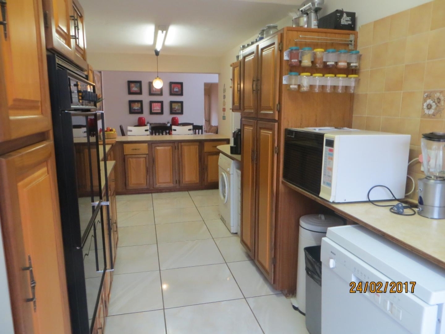 To Let 3 Bedroom Property for Rent in Die Hoewes Gauteng