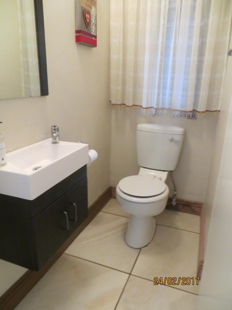 To Let 3 Bedroom Property for Rent in Die Hoewes Gauteng