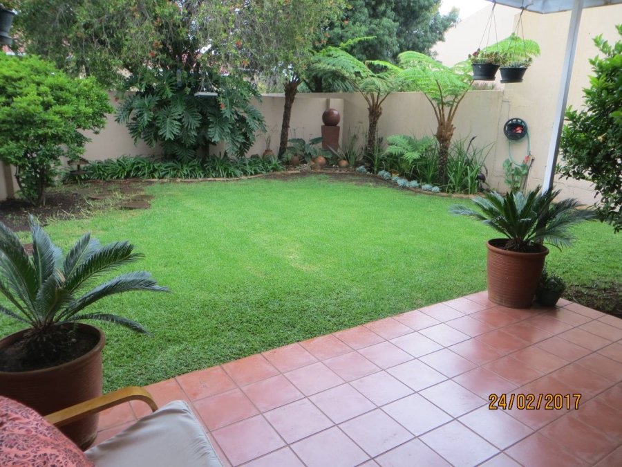 To Let 3 Bedroom Property for Rent in Die Hoewes Gauteng