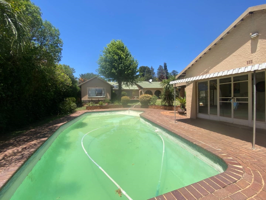 4 Bedroom Property for Sale in Mondeor Gauteng