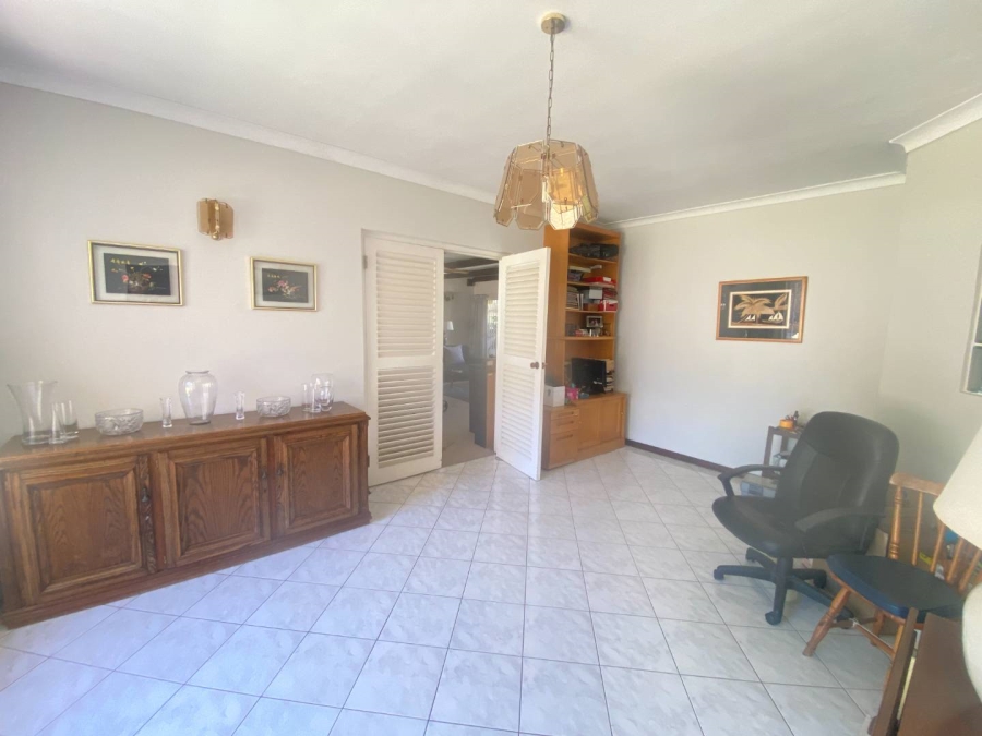 4 Bedroom Property for Sale in Mondeor Gauteng