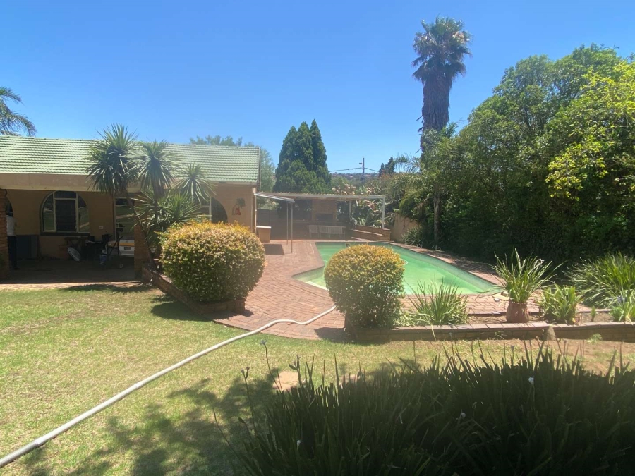 4 Bedroom Property for Sale in Mondeor Gauteng