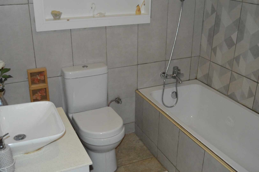 2 Bedroom Property for Sale in New Redruth Gauteng