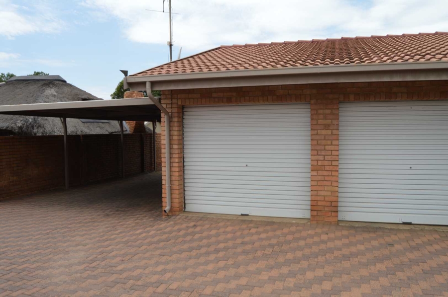 3 Bedroom Property for Sale in New Redruth Gauteng