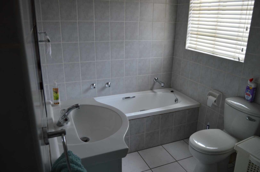 3 Bedroom Property for Sale in New Redruth Gauteng