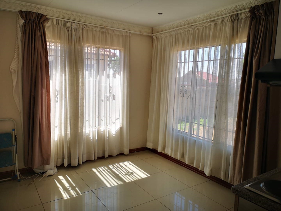 To Let 3 Bedroom Property for Rent in Alveda Park Gauteng