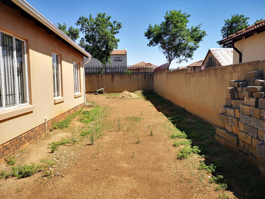 To Let 3 Bedroom Property for Rent in Alveda Park Gauteng