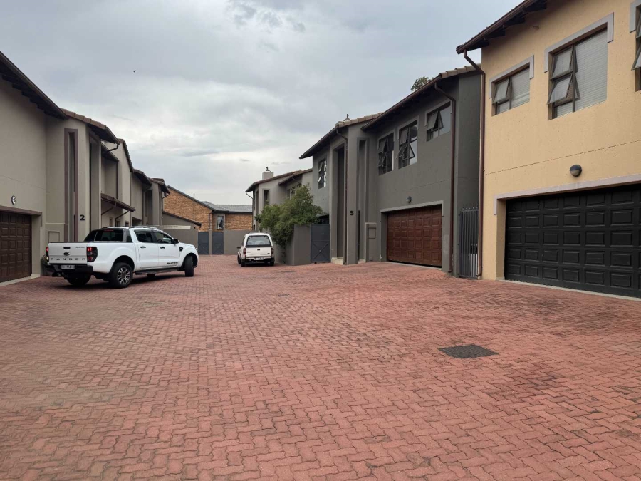 3 Bedroom Property for Sale in New Redruth Gauteng