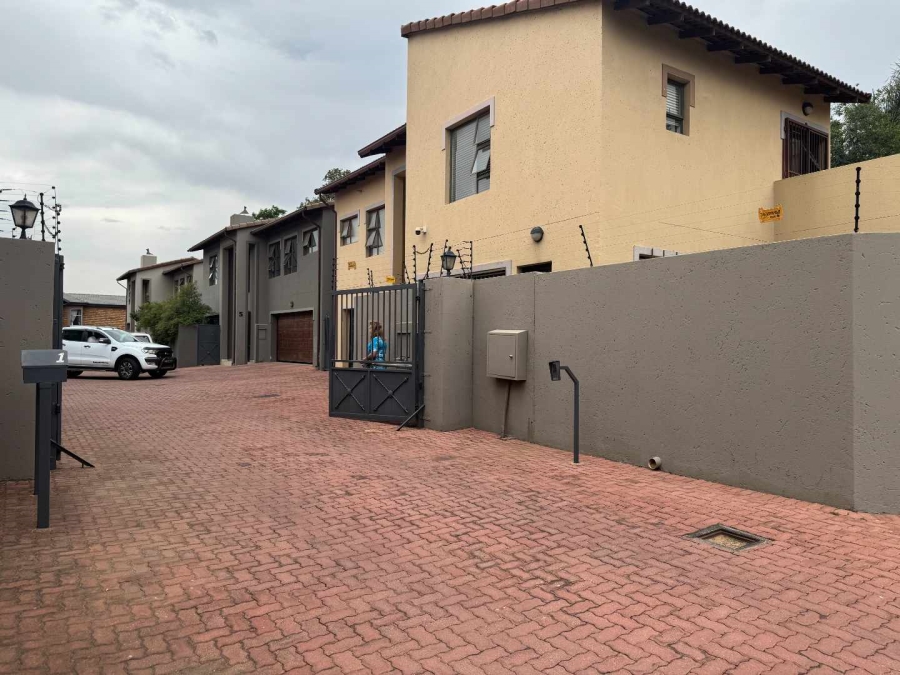 3 Bedroom Property for Sale in New Redruth Gauteng