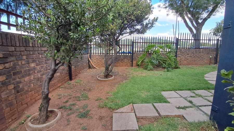 2 Bedroom Property for Sale in New Redruth Gauteng