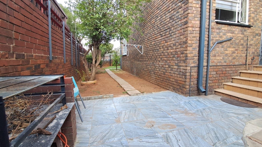 2 Bedroom Property for Sale in New Redruth Gauteng