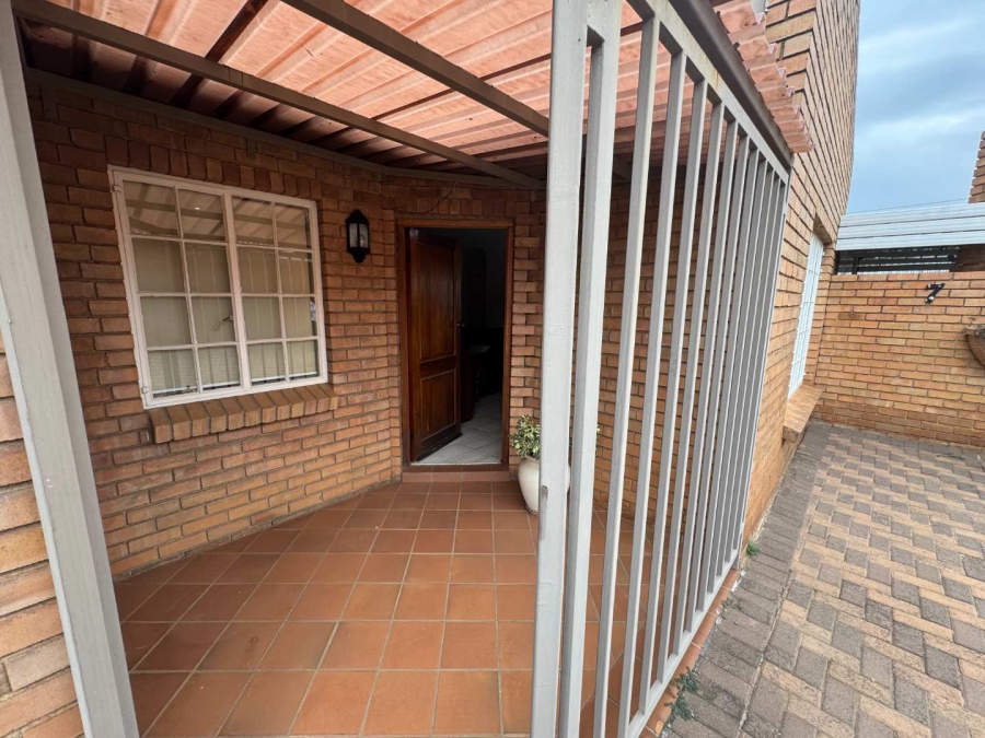 3 Bedroom Property for Sale in New Redruth Gauteng