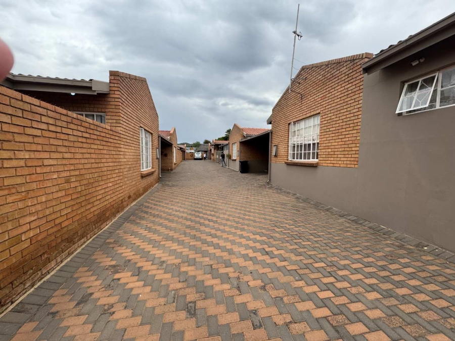 3 Bedroom Property for Sale in New Redruth Gauteng