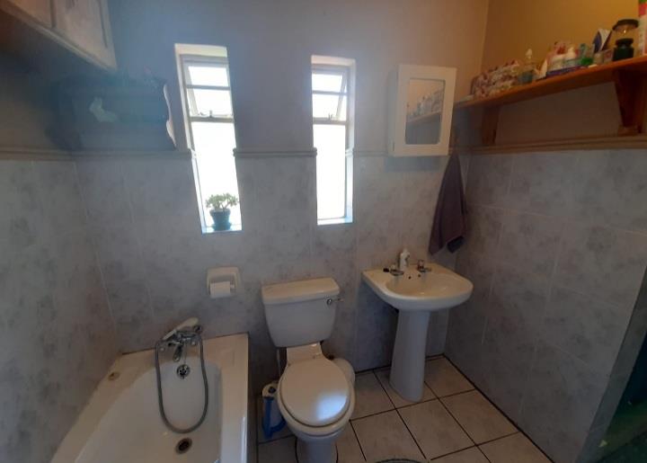 2 Bedroom Property for Sale in Faerie Glen Gauteng