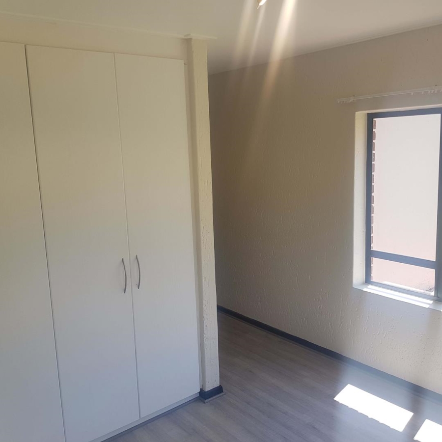 To Let 2 Bedroom Property for Rent in Jackal Creek Golf Estate Gauteng