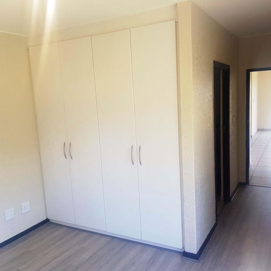 To Let 2 Bedroom Property for Rent in Jackal Creek Golf Estate Gauteng