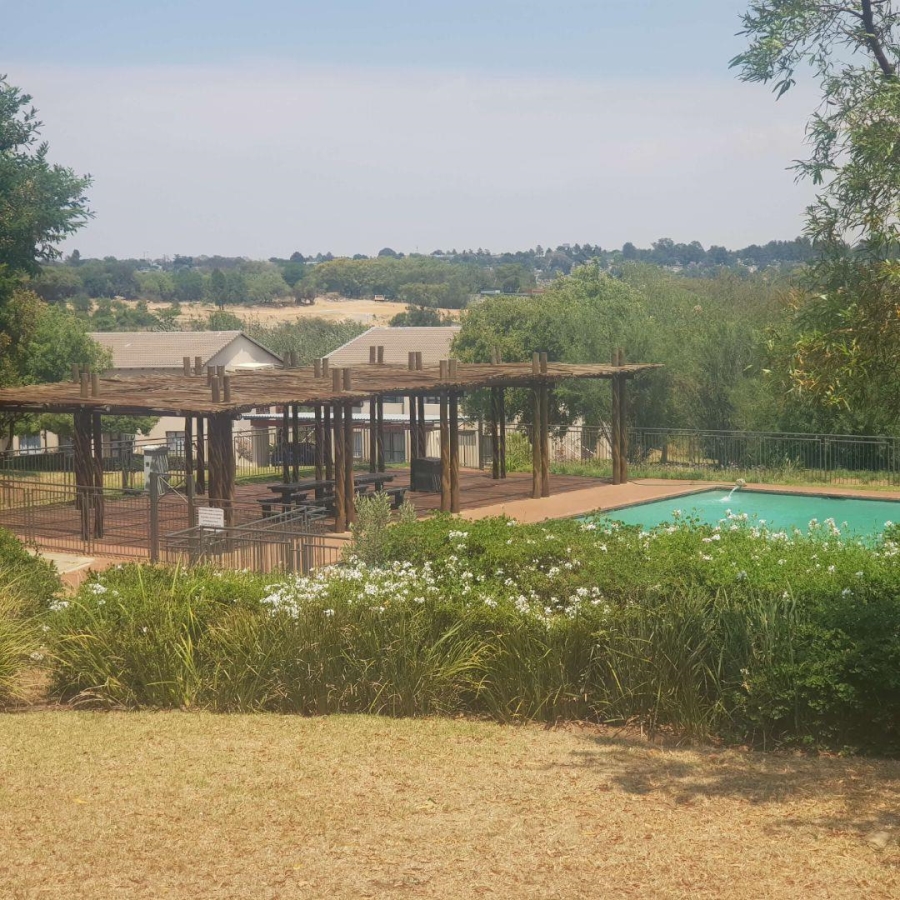 To Let 2 Bedroom Property for Rent in Jackal Creek Golf Estate Gauteng