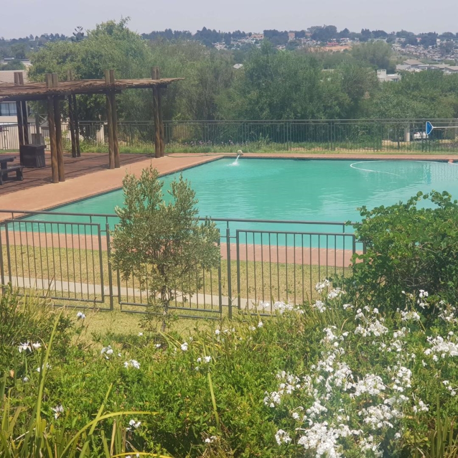 To Let 2 Bedroom Property for Rent in Jackal Creek Golf Estate Gauteng