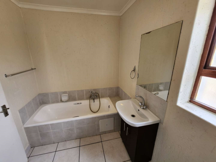 To Let 2 Bedroom Property for Rent in Ferndale Gauteng