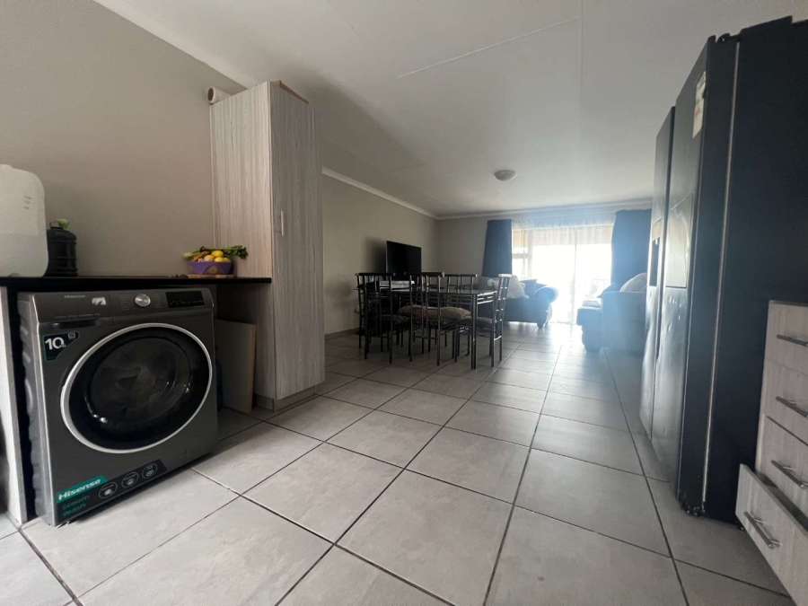 To Let 2 Bedroom Property for Rent in Florida Gauteng