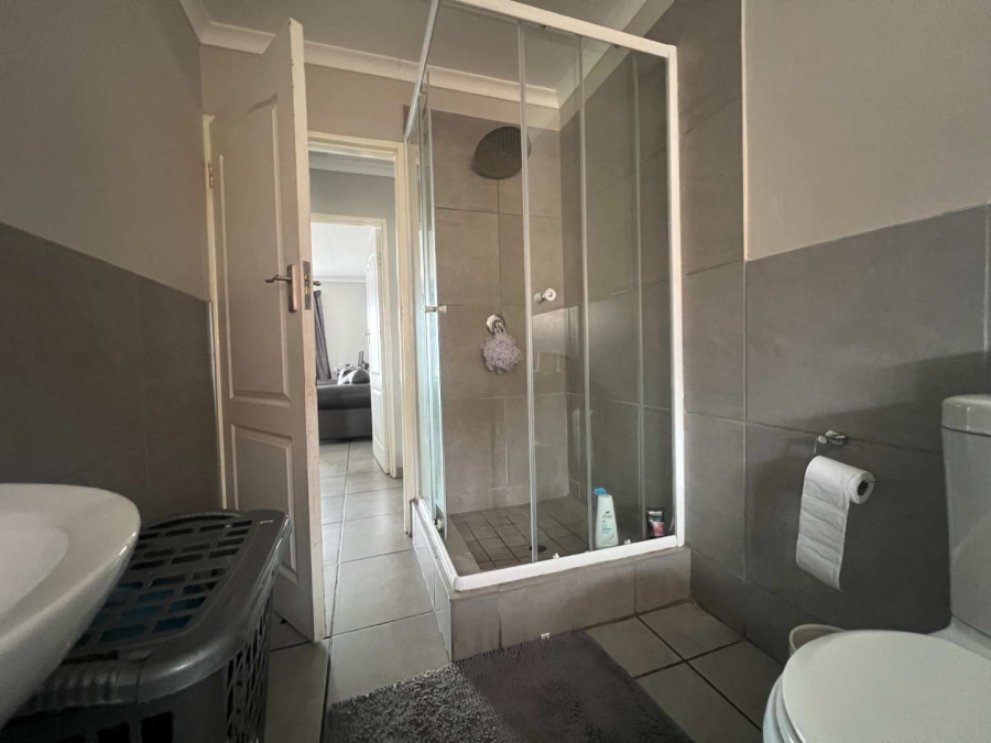 To Let 2 Bedroom Property for Rent in Florida Gauteng