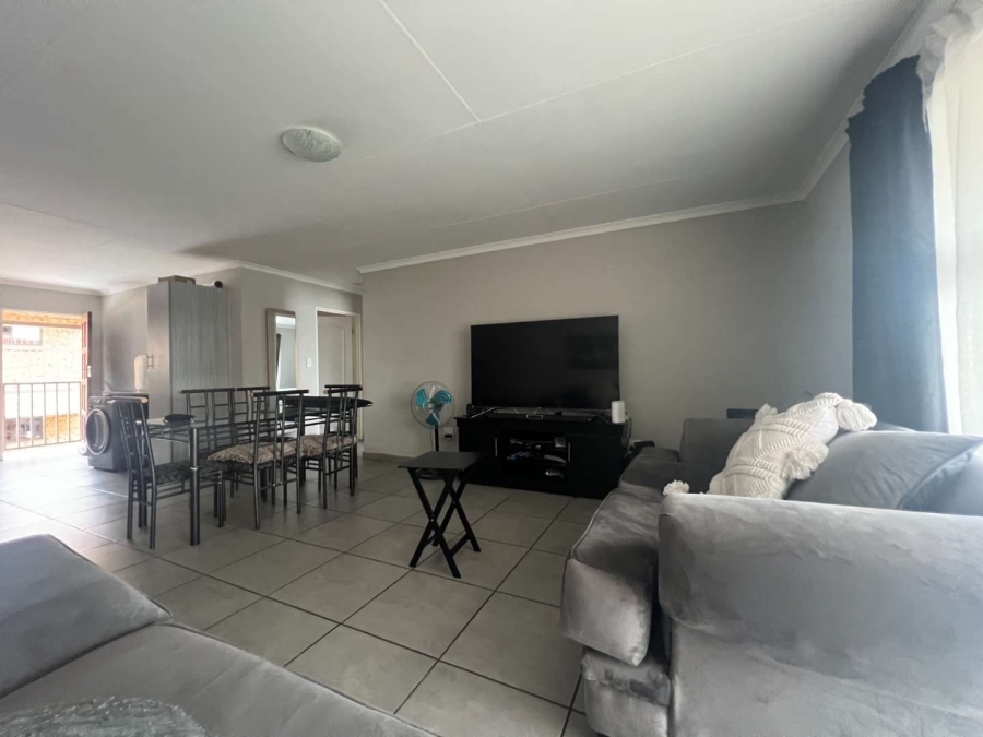 To Let 2 Bedroom Property for Rent in Florida Gauteng