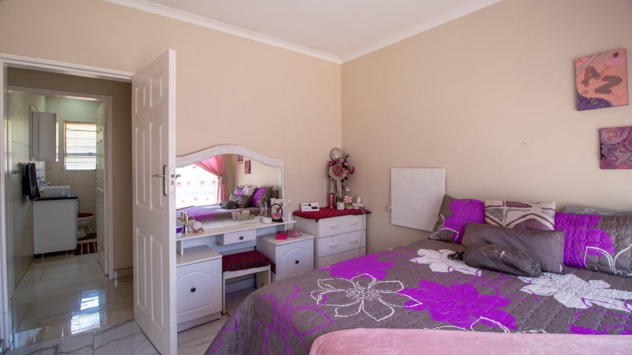 4 Bedroom Property for Sale in Lakefield Gauteng