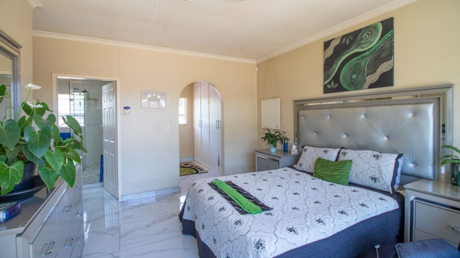 4 Bedroom Property for Sale in Lakefield Gauteng