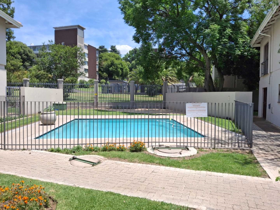 To Let 2 Bedroom Property for Rent in Atholl Gauteng