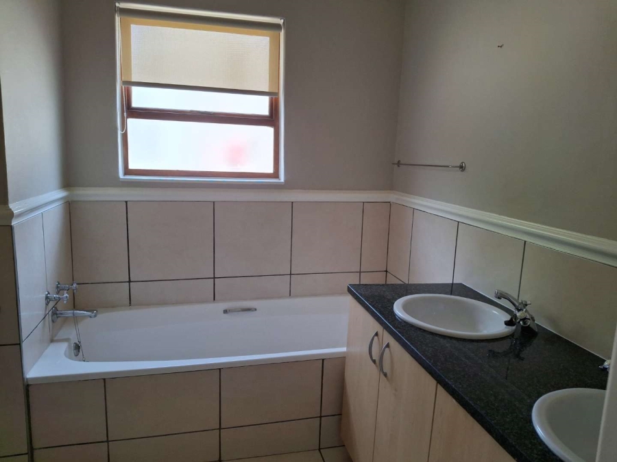 To Let 2 Bedroom Property for Rent in Atholl Gauteng