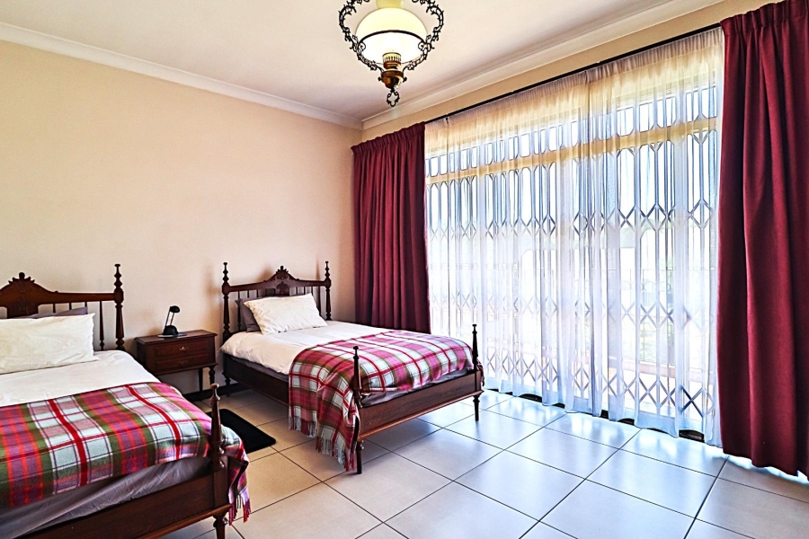 8 Bedroom Property for Sale in Lakefield Gauteng