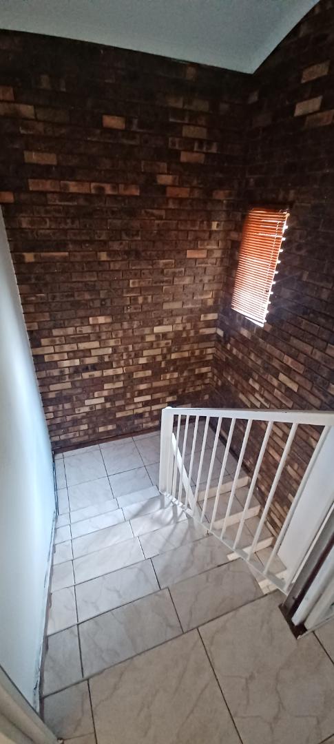 3 Bedroom Property for Sale in Mountain View Gauteng