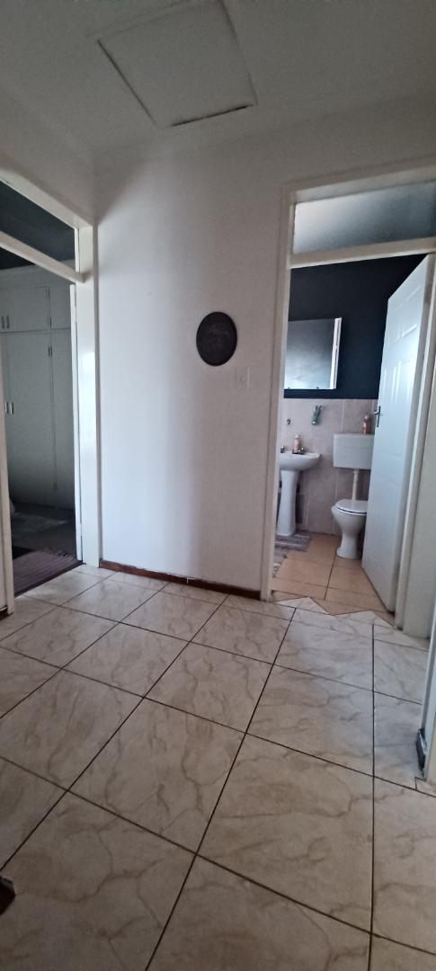 3 Bedroom Property for Sale in Mountain View Gauteng