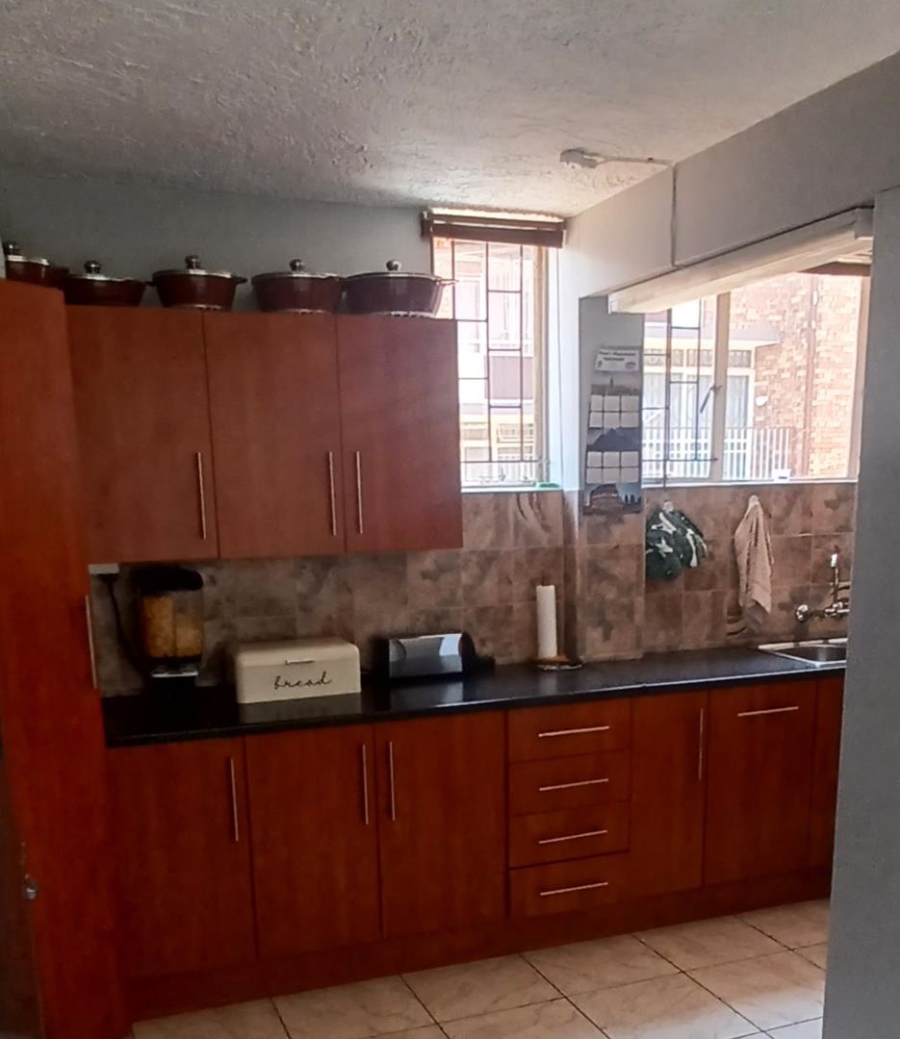 3 Bedroom Property for Sale in Mountain View Gauteng