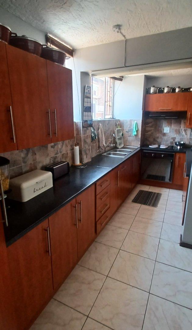 3 Bedroom Property for Sale in Mountain View Gauteng