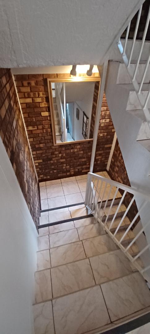 3 Bedroom Property for Sale in Mountain View Gauteng