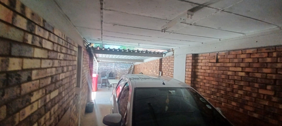 3 Bedroom Property for Sale in Mountain View Gauteng