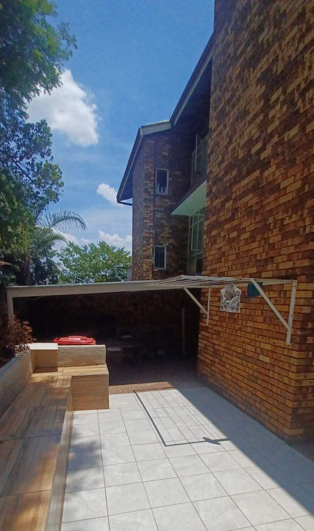 3 Bedroom Property for Sale in Mountain View Gauteng