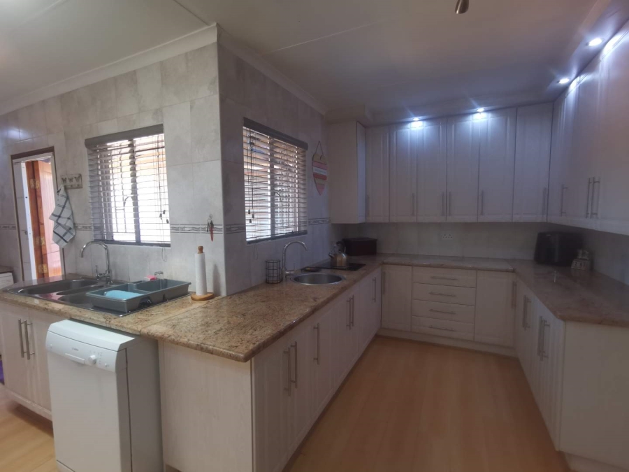 4 Bedroom Property for Sale in Van Riebeeck Park Gauteng