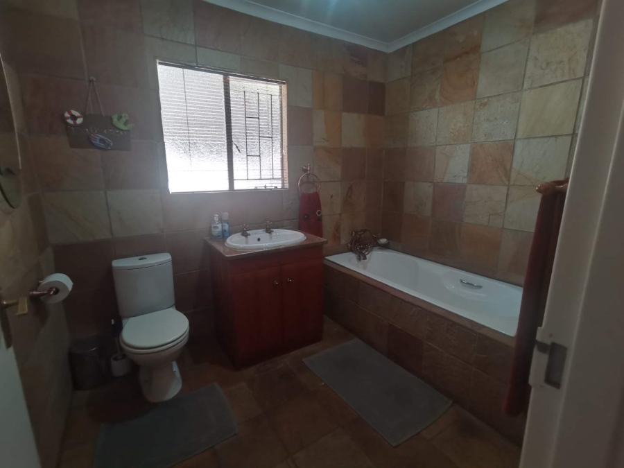 4 Bedroom Property for Sale in Van Riebeeck Park Gauteng