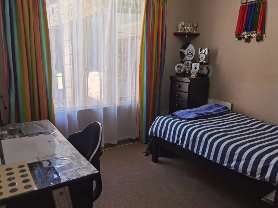 4 Bedroom Property for Sale in Van Riebeeck Park Gauteng