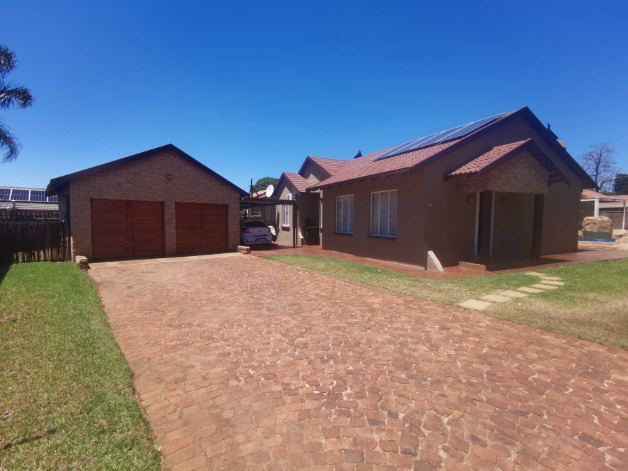 4 Bedroom Property for Sale in Van Riebeeck Park Gauteng