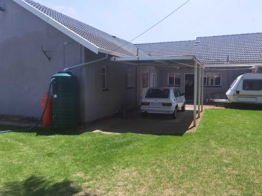 4 Bedroom Property for Sale in Birchleigh North Gauteng