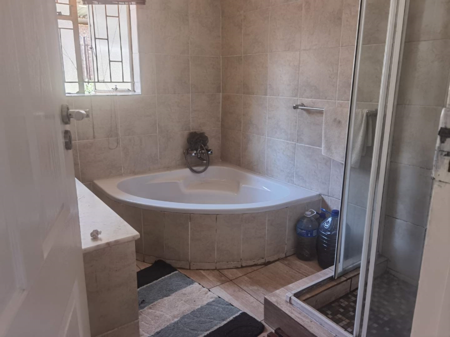 4 Bedroom Property for Sale in Birchleigh North Gauteng