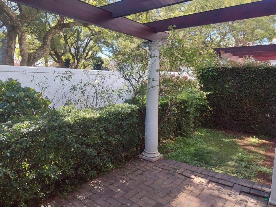 To Let 2 Bedroom Property for Rent in Saxonwold Gauteng