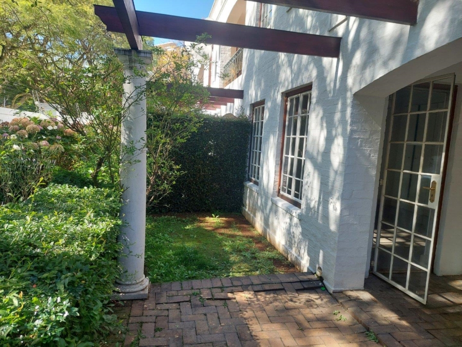 To Let 2 Bedroom Property for Rent in Saxonwold Gauteng