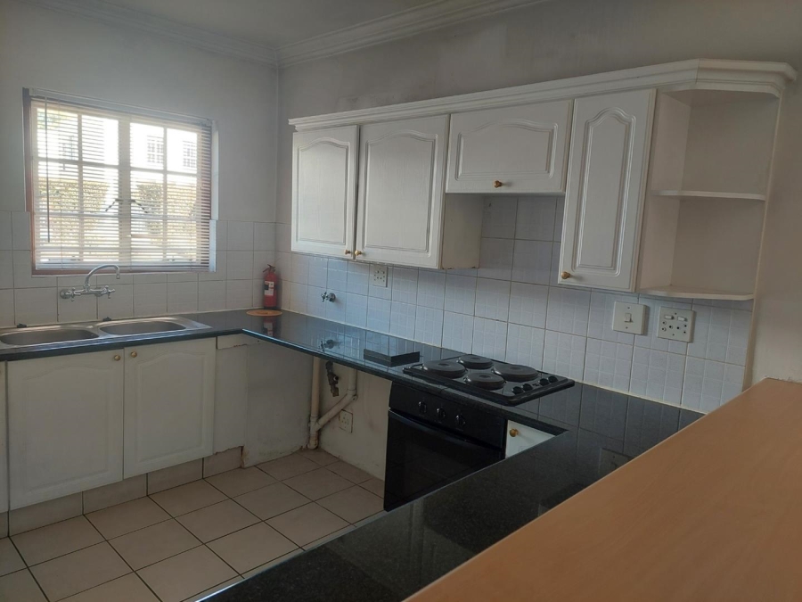 To Let 2 Bedroom Property for Rent in Saxonwold Gauteng