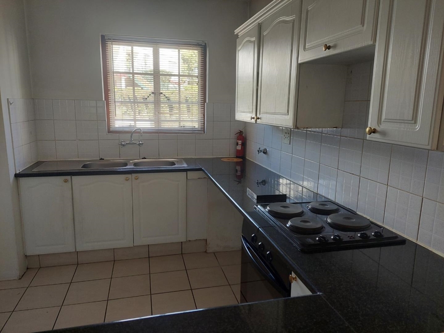 To Let 2 Bedroom Property for Rent in Saxonwold Gauteng